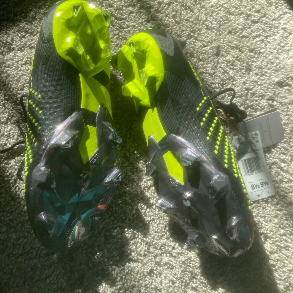 Men’s sz 8.5 Adidas Predator Accuracy Injection.1 Low FG Soccer Cleats brand new
